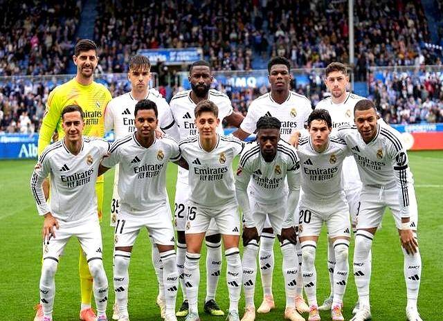 关于阿贾克斯小组全胜，士气高昂欧冠大放异彩的信息